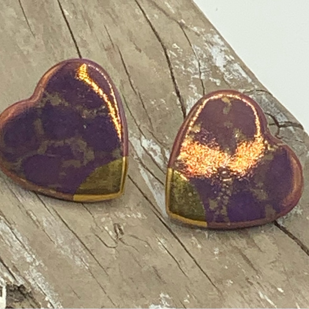 Vintage Heart Shape purple/lavender & gold iridescent post earrings